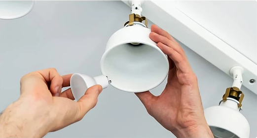 Ampoule LED 9W détecteur de mouvement lumière blanc froid 6000K économique capteur 120° intelligent