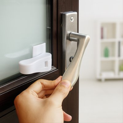Système verrouillage porte bloque-porte bebe avec poignée vers le bas sécurité enfant installation universelle