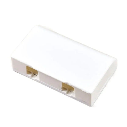 Protection cache prise bébé empêche accès doigts enfant électricité