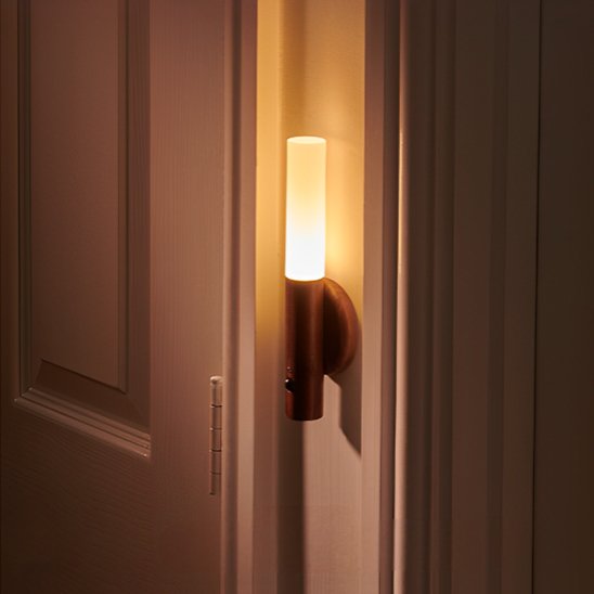 détecteur de mouvement avec réglage temporisation personnalisable pour allonger durée éclairage automatique selon besoins utilisateur
